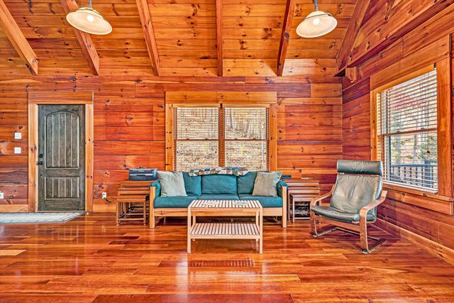 94 Lakecrest DR, Hardy, VA 24101