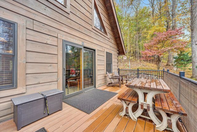 94 Lakecrest DR, Hardy, VA 24101