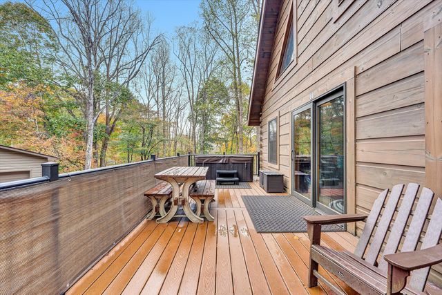 94 Lakecrest DR, Hardy, VA 24101