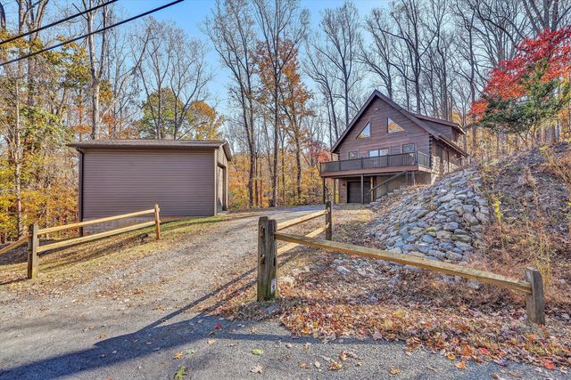 94 Lakecrest DR, Hardy, VA 24101