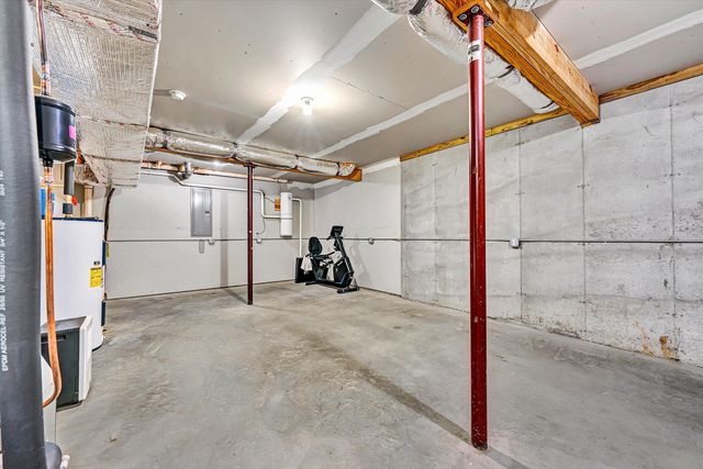 94 Lakecrest DR, Hardy, VA 24101