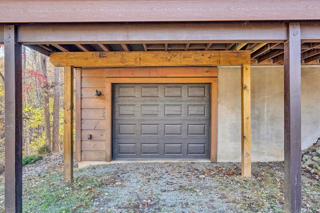 94 Lakecrest DR, Hardy, VA 24101