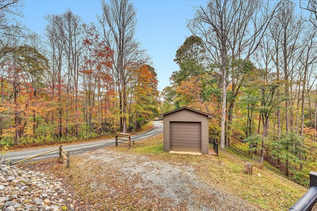 94 Lakecrest DR, Hardy, VA 24101