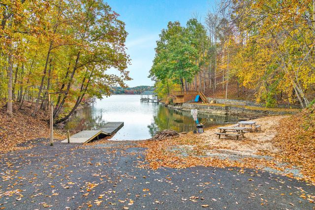 94 Lakecrest DR, Hardy, VA 24101