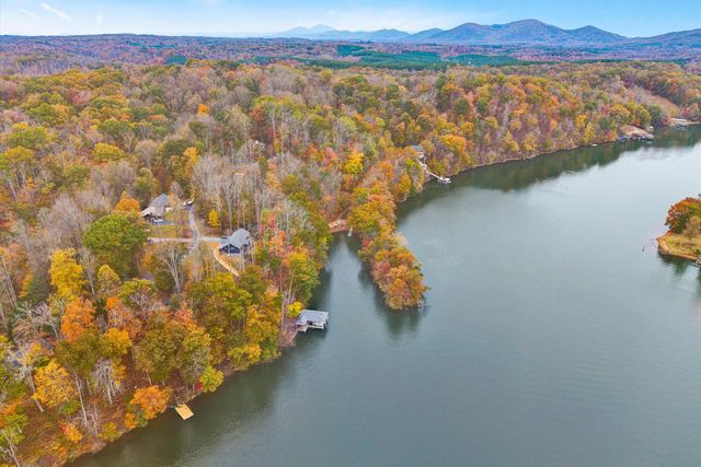 94 Lakecrest DR, Hardy, VA 24101