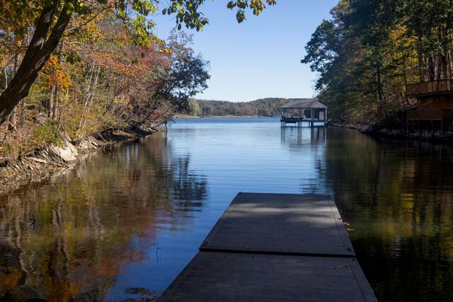 94 Lakecrest DR, Hardy, VA 24101