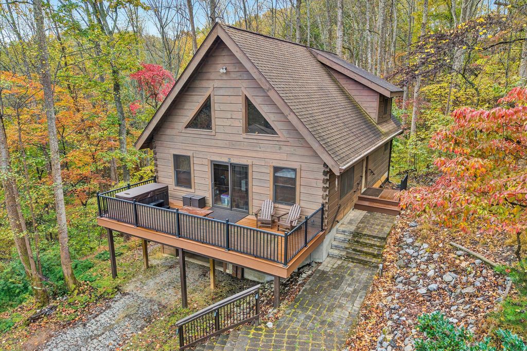 94 Lakecrest DR, Hardy, VA 24101