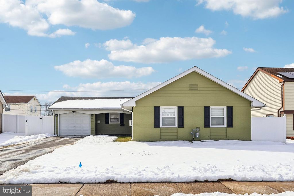 42 MAPLEWICK LN, Willingboro, NJ 08046