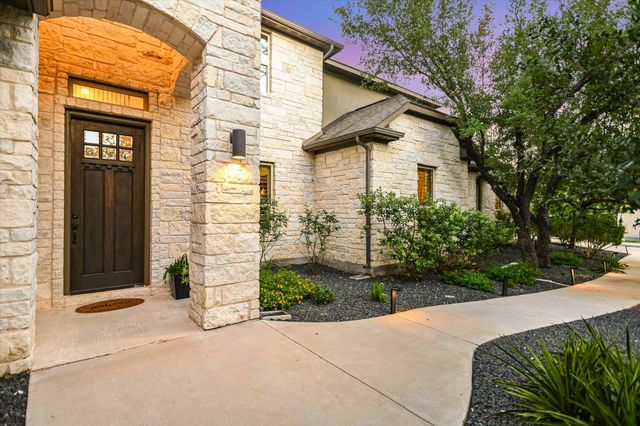 465 Lloyd LN, Dripping Springs, TX 78620