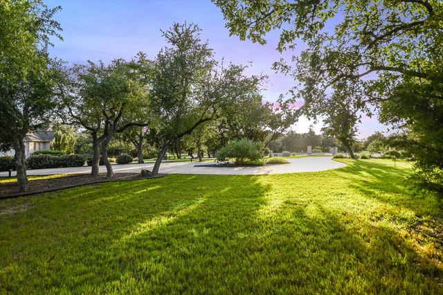 465 Lloyd LN, Dripping Springs, TX 78620