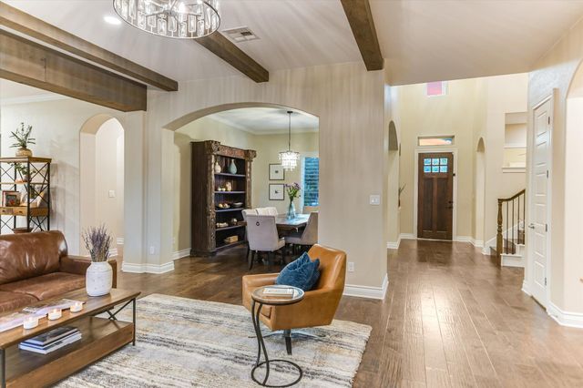 465 Lloyd LN, Dripping Springs, TX 78620
