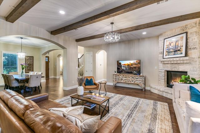 465 Lloyd LN, Dripping Springs, TX 78620