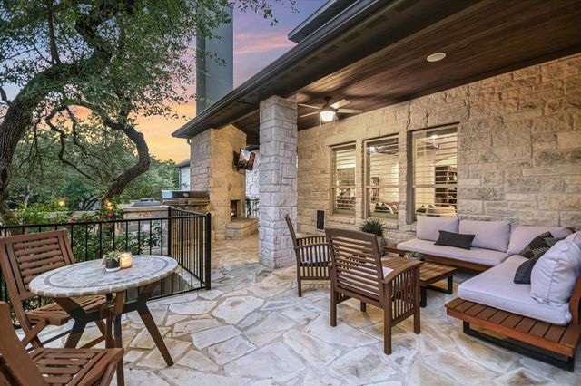 465 Lloyd LN, Dripping Springs, TX 78620