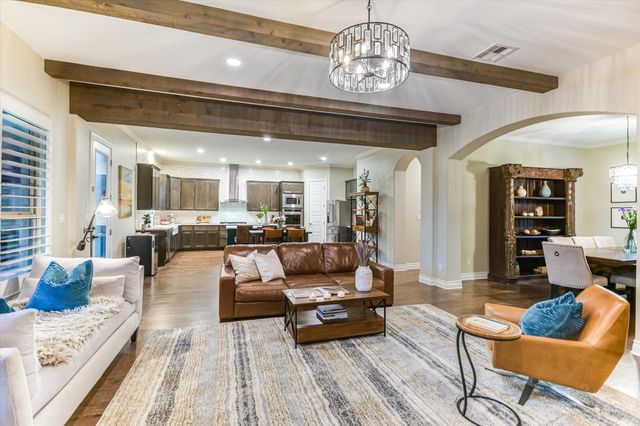 465 Lloyd LN, Dripping Springs, TX 78620