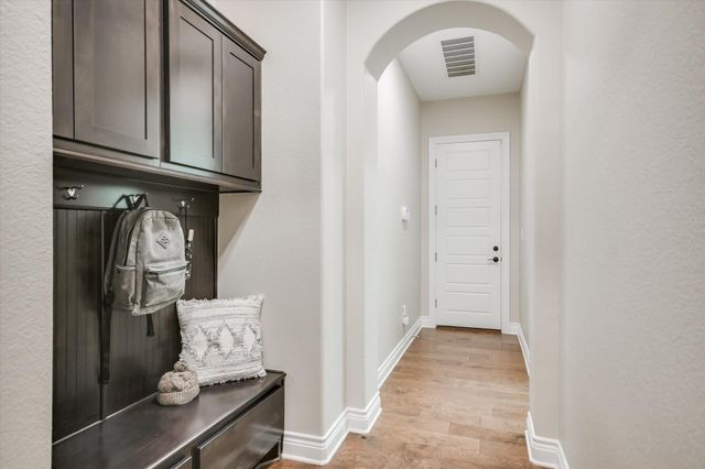 465 Lloyd LN, Dripping Springs, TX 78620