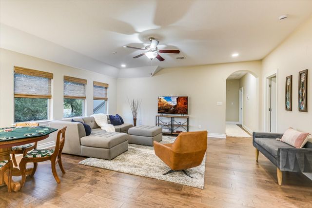 465 Lloyd LN, Dripping Springs, TX 78620
