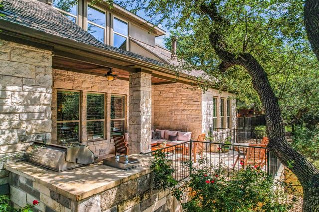 465 Lloyd LN, Dripping Springs, TX 78620