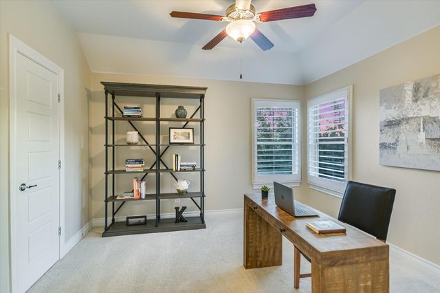465 Lloyd LN, Dripping Springs, TX 78620