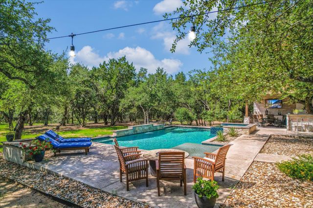 465 Lloyd LN, Dripping Springs, TX 78620