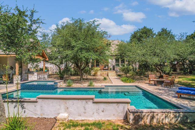 465 Lloyd LN, Dripping Springs, TX 78620
