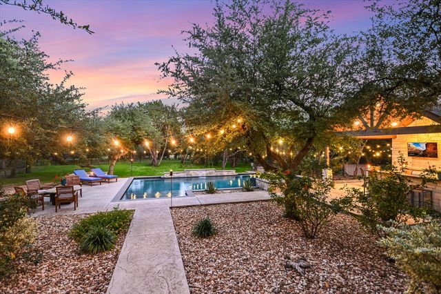 465 Lloyd LN, Dripping Springs, TX 78620