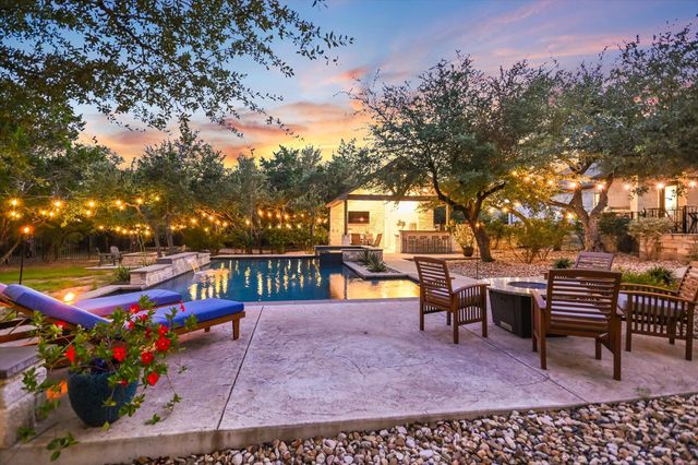 465 Lloyd LN, Dripping Springs, TX 78620