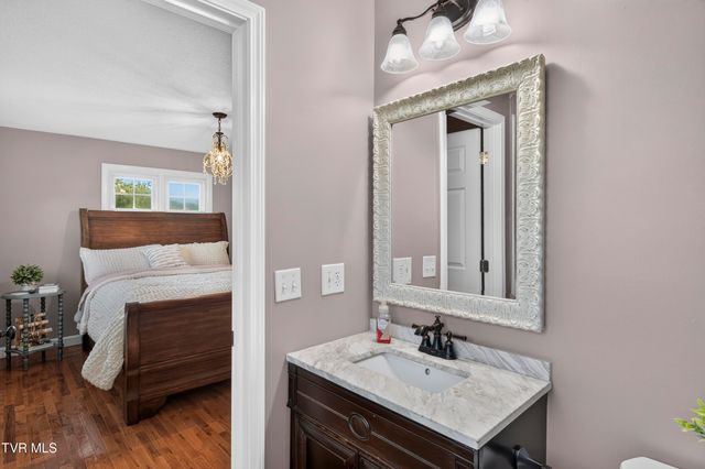 136 Patriot Circle, Bristol, VA 24201