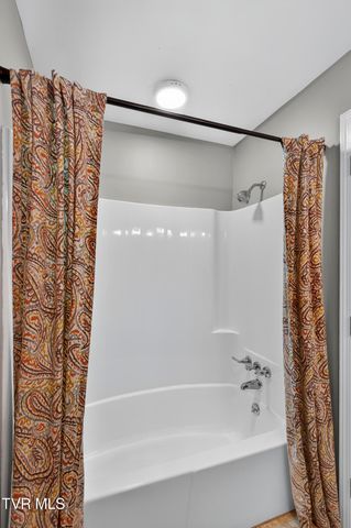 136 Patriot Circle, Bristol, VA 24201