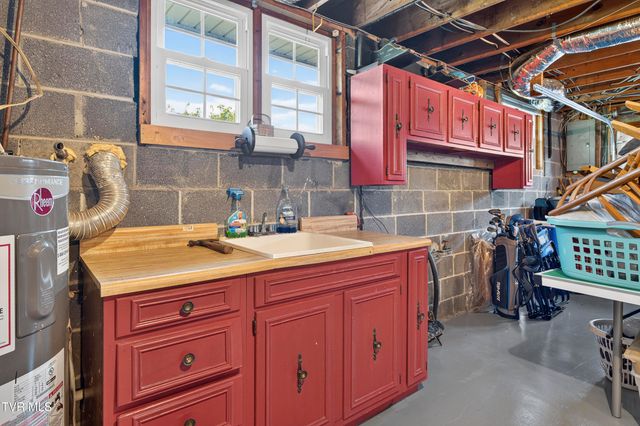 136 Patriot Circle, Bristol, VA 24201
