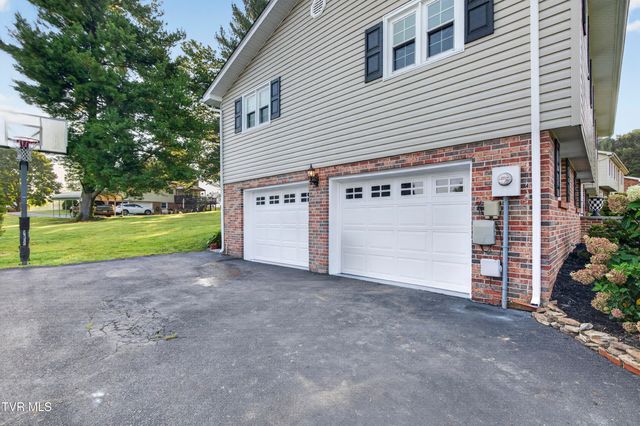 136 Patriot Circle, Bristol, VA 24201