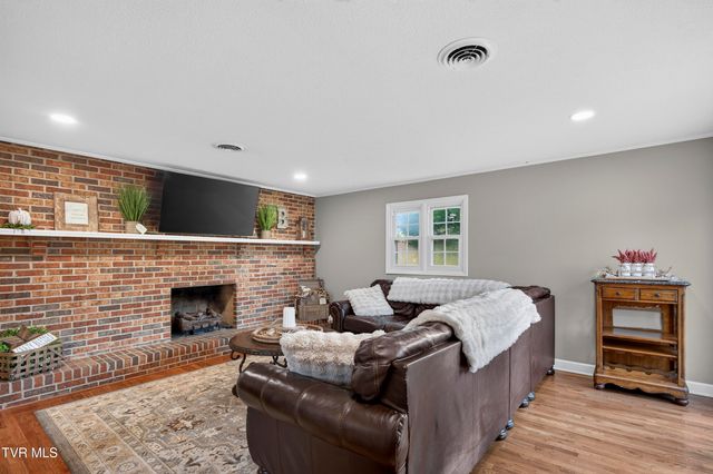 136 Patriot Circle, Bristol, VA 24201