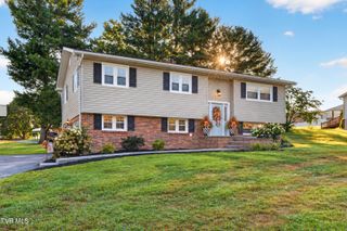 136 Patriot Circle, Bristol, VA 24201
