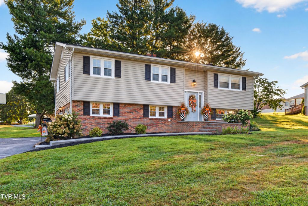 136 Patriot Circle, Bristol, VA 24201