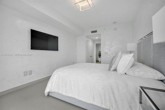 17301 Biscayne Boulevard 910, North Miami Beach, FL 33160