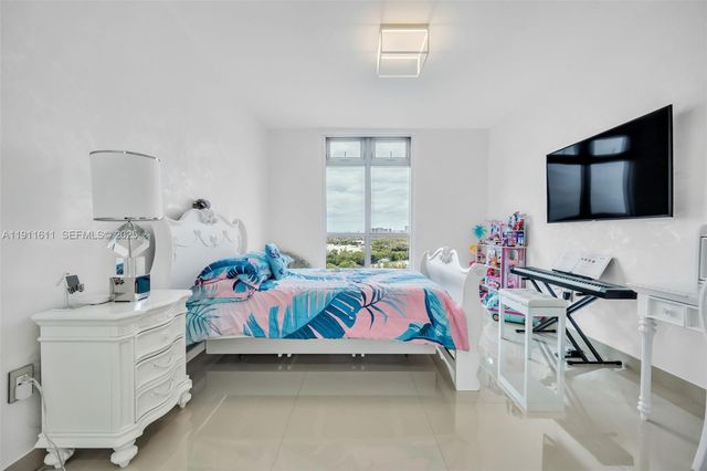 17301 Biscayne Boulevard 910, North Miami Beach, FL 33160