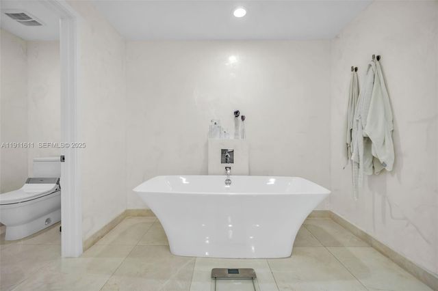 17301 Biscayne Boulevard 910, North Miami Beach, FL 33160
