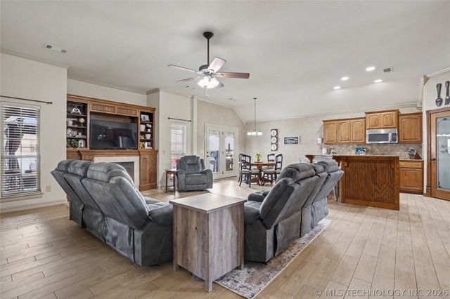 512 E Fargo Street, Broken Arrow, OK 74012