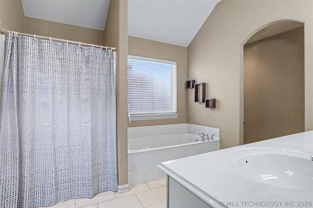 512 E Fargo Street, Broken Arrow, OK 74012