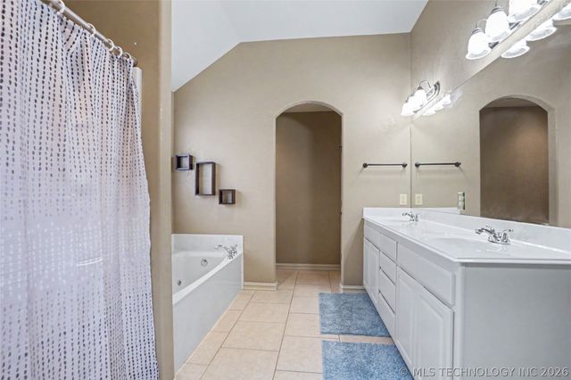 512 E Fargo Street, Broken Arrow, OK 74012