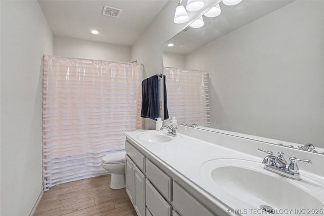 512 E Fargo Street, Broken Arrow, OK 74012