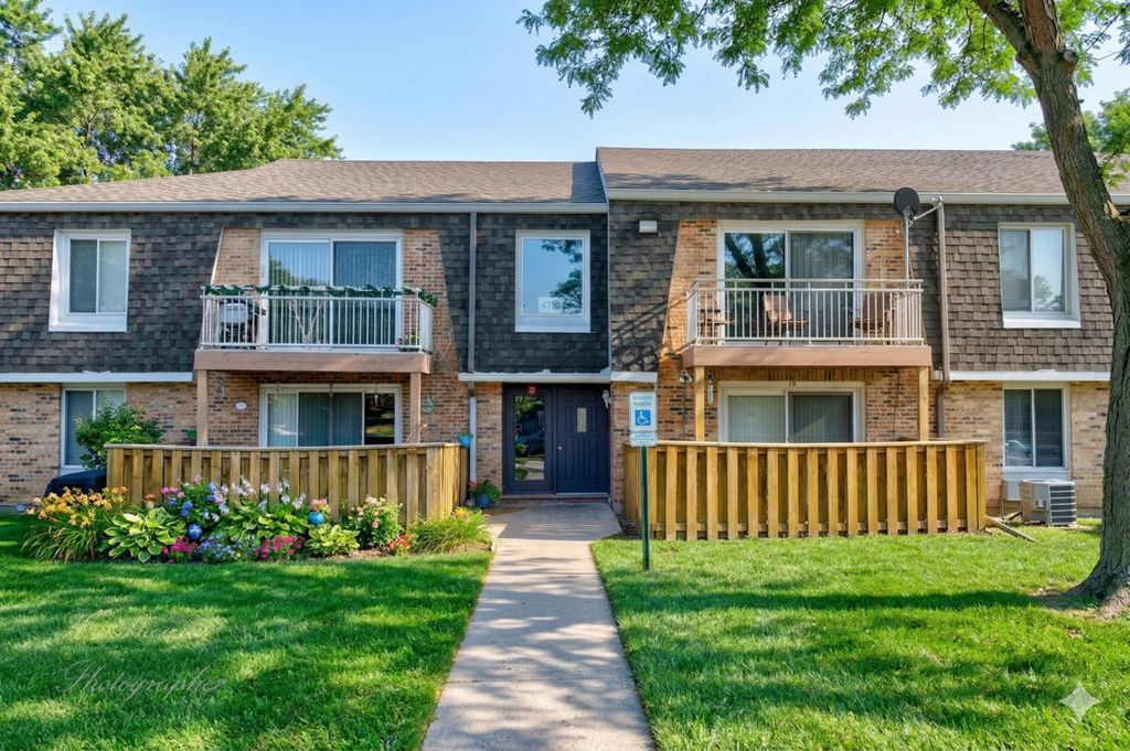 4710 Euclid Avenue 2D, Rolling Meadows, IL 60008