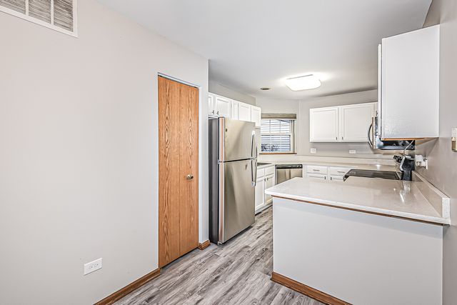 214 N Cathy Lane, Mount Prospect, IL 60056