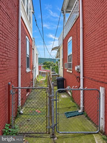 559 N FRONT ST, Reading, PA 19601