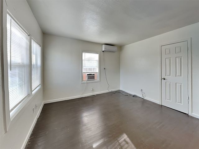 2805 Carter Street, Dallas, TX 75210