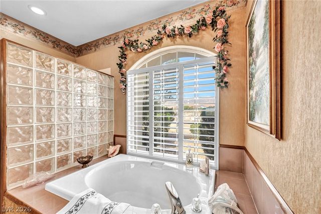 6240 North Hualapai Way, Las Vegas, NV 89149