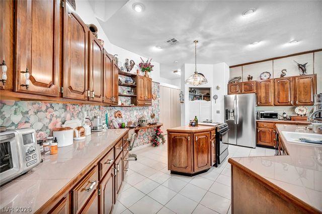 6240 North Hualapai Way, Las Vegas, NV 89149
