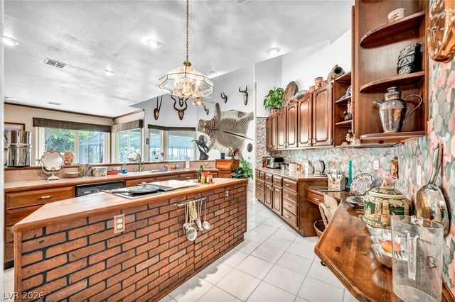 6240 North Hualapai Way, Las Vegas, NV 89149