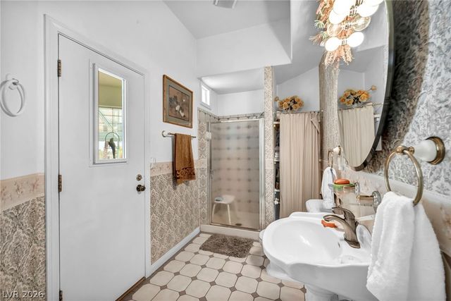 6240 North Hualapai Way, Las Vegas, NV 89149