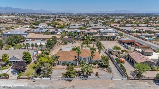 6240 North Hualapai Way, Las Vegas, NV 89149