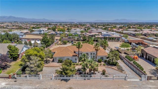 6240 North Hualapai Way, Las Vegas, NV 89149